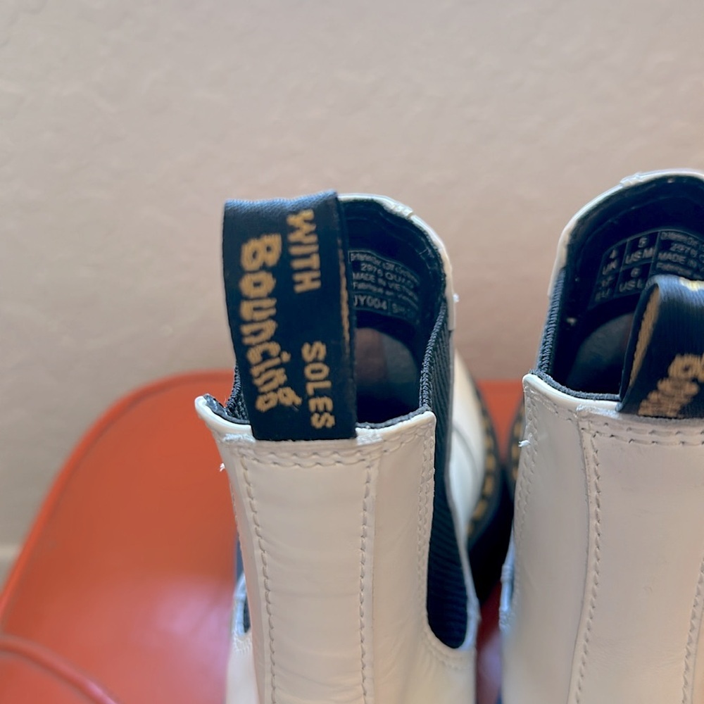 Dr Martens 2976 Smooth Leather Platform Quad Chelsea Boots in White unisex - Picture 9 of 16